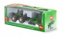 Traktor z rozrzutnikiem John Deere