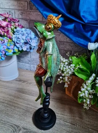 FIGURKA FIGURA ŻABA ŻABKA SIEDZĄCA W KORONIE model II zdjęcie 4