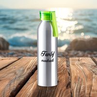 Srebrny bidon 650 ml z Twoim nadrukiem z jasnozieloną zakrętką