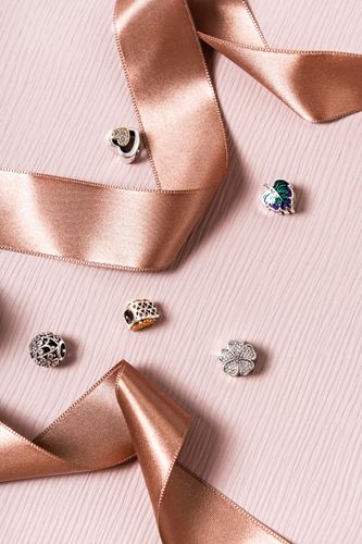 srebrny charms serce ze znakiem nieskończoności do modułowej bransoletki na Arena.pl