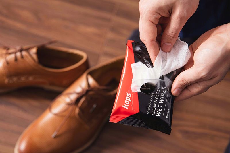 CLEAN & GLOSS WET WIPES 15 SZTUK - KAPS zdjęcie 3