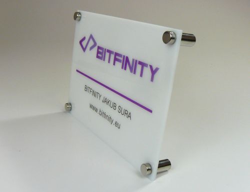 tabliczka szyld z plexi firmowa informacyjna z nadrukiem UV format A4 na Arena.pl