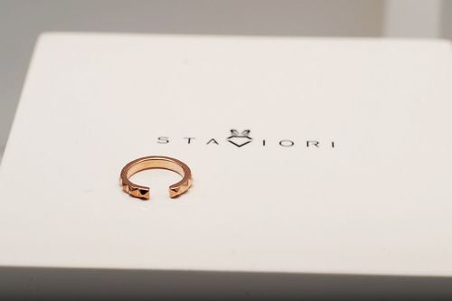 srebrny kolczyk / mankiet do ucha pozłacany różowym złotem na Arena.pl