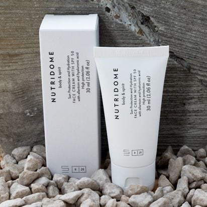 KREM do twarzy z FILTREM SPF 50 do twarzy z alantoiną NAWIŻAJĄCY NUTRIDOME na Arena.pl