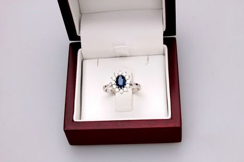 pierścionek z szafirem i brylantami w stylu księżnej kate na Arena.pl