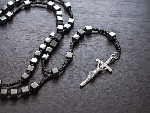 NASZYJNIK RÓŻANIEC Z HEMATYTU * PACIORKI 6mm na Arena.pl