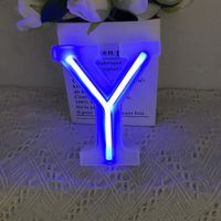 Podświetlana Litera Y Neonowa Dekoracja