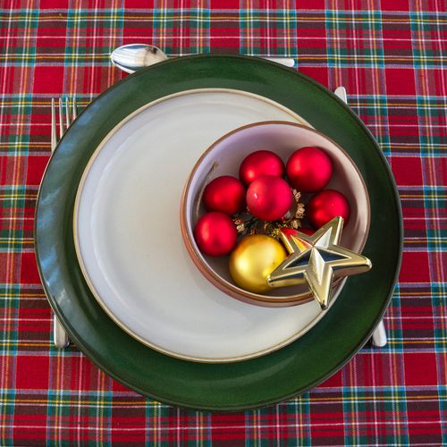 Obrus Świąteczny 138x140 w Kratę Czerwoną Włoski Look na Arena.pl