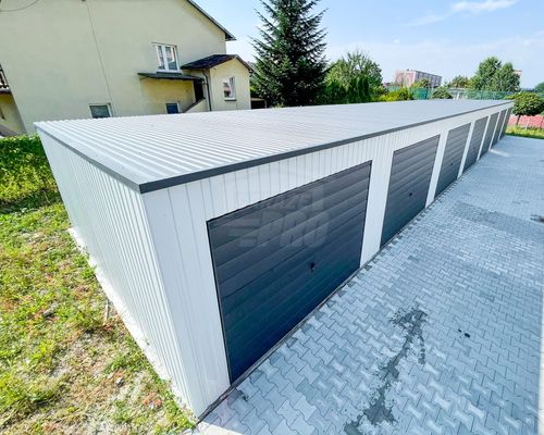 Rząd garaży 28x5,5m 7x bramy uchylne - biały  dach spad w tył  GP489 na Arena.pl