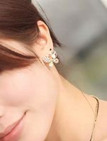 Słodkie Kolczyki MOTYLki Złote Cyrkonie Kolorowe Sztyft Sztuczna Biżuteria