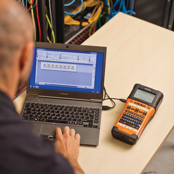 Drukarka etykiet Brother PT-E550WNIVP zdjęcie 5