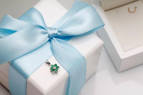 Złoty wisiorek WBD0954 - Diament na Arena.pl