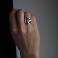 Pierścionek sygnet - Labradoryt owalny i srebro 12 (Średnica wewnętrzna 16,33 mm)