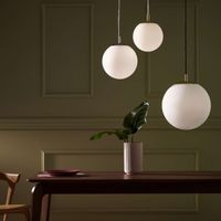 Wisząca LAMPA skandynawska ALUR 10727105 Kaspa kulista OPRAWA szklany ZWIS kula ball hygge złota biała