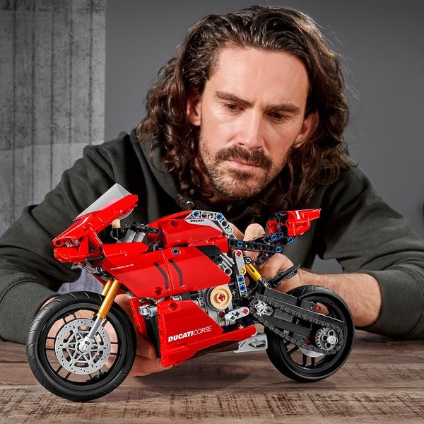 LEGO TECHNIC Ducati Panigale V4 R 42107 zdjęcie 9