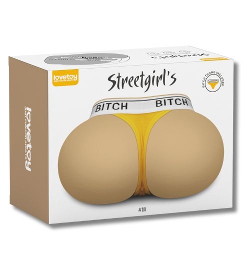 Soczysty tyłeczek ze stringami w komplecie zdjęcie 1