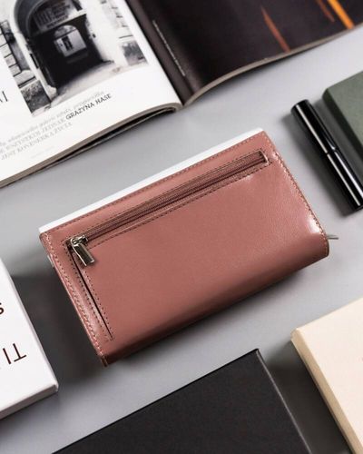 średnich rozmiarów portfel damski ze skóry naturalnej - peterson na Arena.pl