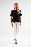 Bluzka krótki rękaw z koronką w kwiatki na ramionach Margaret Czarna L/XL