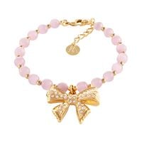 bransoletka z różowych opali z kokardką zdobioną kryształkami