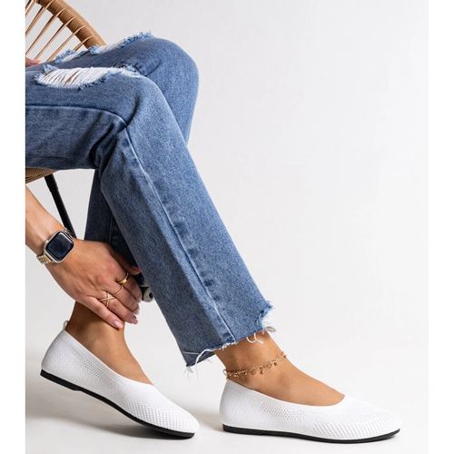 Białe baleriny materiałowe r.40 na Arena.pl