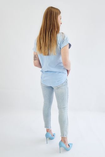 Niebieska Bluzka z Beżową Aplikacją i Napisami UNI na Arena.pl