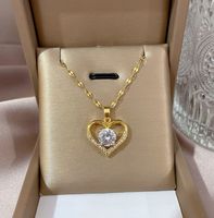 ŁAŃCUSZEK Z ZAWIESZKĄ POZŁACANY 18 KARATOWYM ZŁOTEM W KSZTAŁCIE SERCA