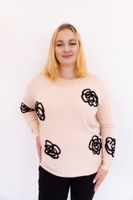 Pudrowo Różowy Damski Sweterek z Aplikacjami w Róże UNI