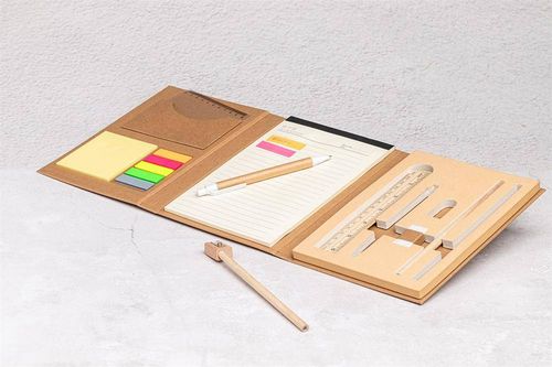 Teczka z przyborami do pisania na Arena.pl