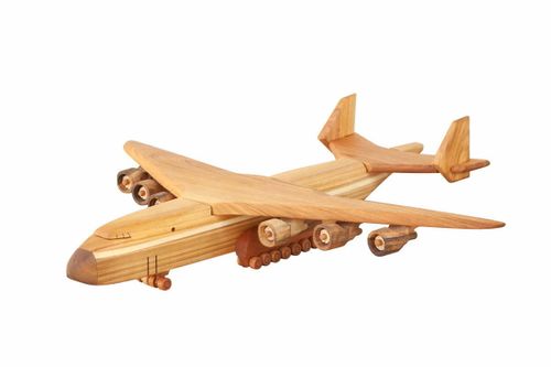 Duży model samolotu "An-225 Mrija" na Arena.pl