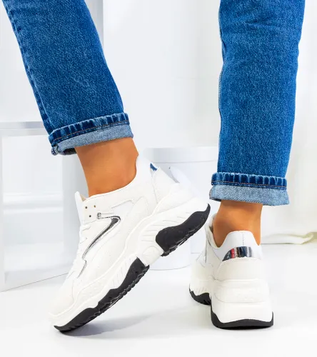 Białe błyszczące sneakersy Badillo 38 na Arena.pl