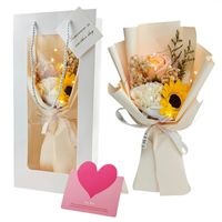 bukiet zapachowych kwiatów mydlanych w pudełku na prezent, świecące led