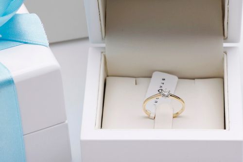 klasyczny pierścionek zaręczynowy z brylantem 0,10ct na Arena.pl