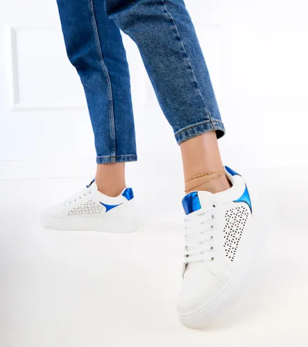 Białe sneakersy z niebieskimi wstawkami na platformie Remmi 37 na Arena.pl
