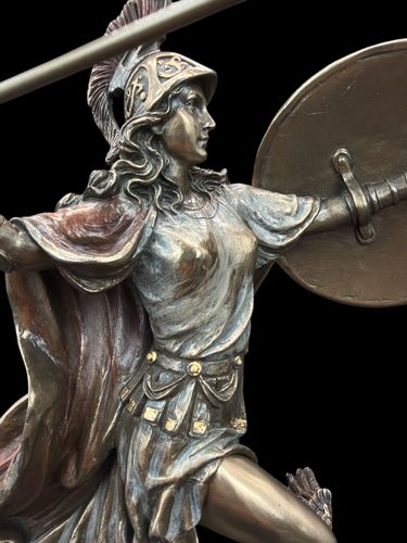 ATENA RZUCAJĄCA OSZCZEPEM Z SOWĄ VERONESE  (WU76978A4) na Arena.pl