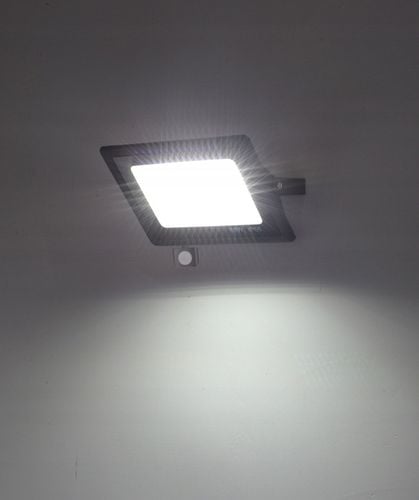 Halogen Naświetlacz LED 20W 2200 lm IP65 czujnik ruchu SUPER MOCNY na Arena.pl