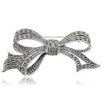 srebrna broszka z markazytami w kształcie kokardki