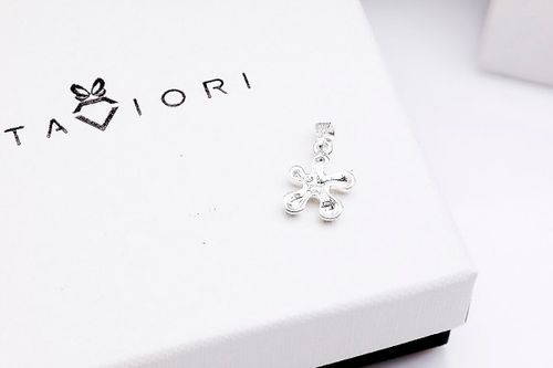 Srebrny wisiorek SSS4775 na Arena.pl