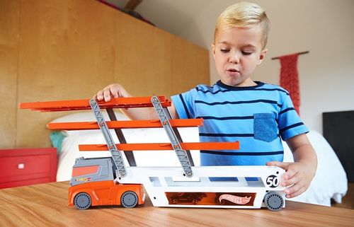 Hot Wheels - Mega transporter FTF68 na Arena.pl
