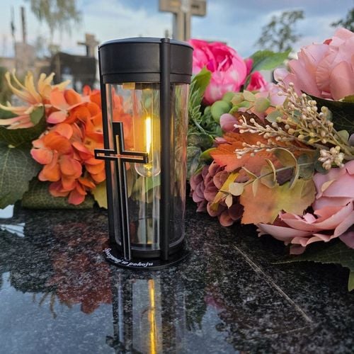 ZNICZ SOLARNY LED LAMPION NA GRÓB STATUETKA NA CMENTARZ Z KRZYŻEM na Arena.pl