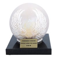 Urna kremacyjna z anielskimi skrzydłami Artystyczna urna na ludzkie prochy