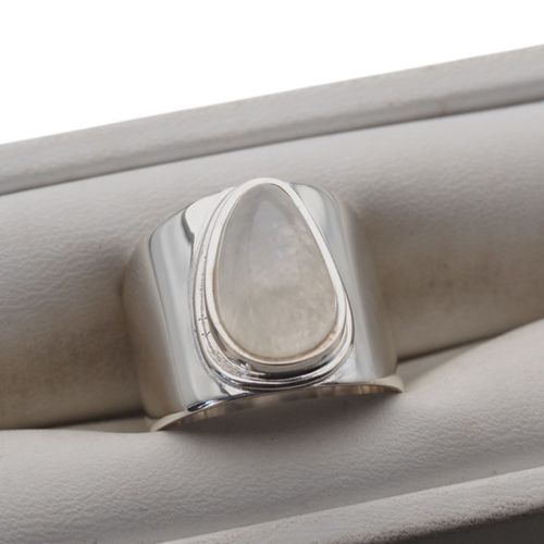 Pierścionek sygnet- Kamień Księżycowy i srebro (rozmiar 20) na Arena.pl