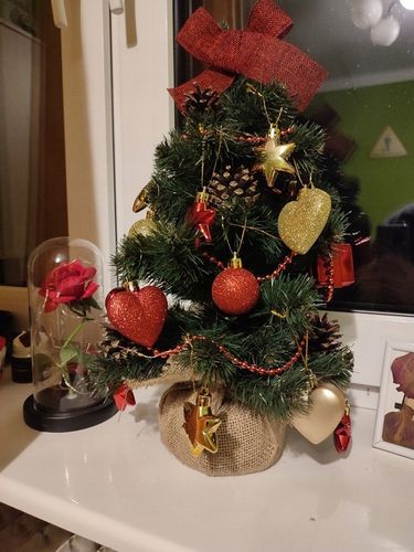 Choinka sztuczna mała ubrana na pniu z jutą i dekoracjami LED 45cm na Arena.pl