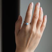 Pierścionek regulowany - okrągły Larimar i cyrkonie w srebrze rodowanym
