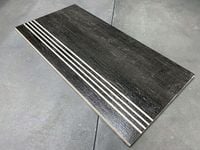 Drewnopodobne płytki na schody szary/grafit TANIO