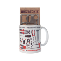 kubek ceramiczny z napisem niezbędnik dziadka z narzędziem wielofunkcyjnym.