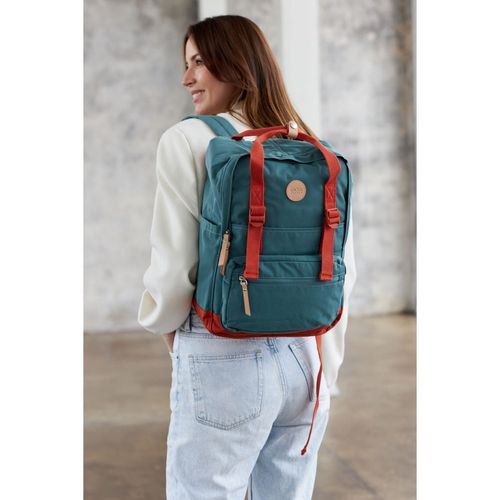 pojemny plecak miejski w turkusowo-pomarańczowym kolorze z przegrodą na Arena.pl