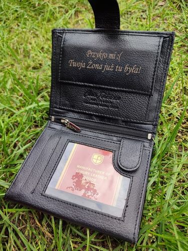 PREZENT NA DZIEŃ CHŁOPAKA TATY SKÓRZANY PORTFEL Z GRAWEREM MĘSKI DLA NIEGO na Arena.pl