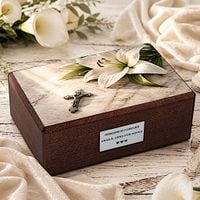 Drewniana urna kremacyjna dla dorosłych z Lilią i Krzyżem