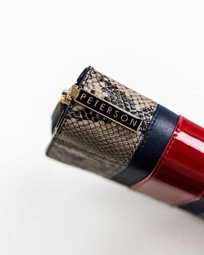 pionowy, skórzany portfel z wężowym wzorem - peterson na Arena.pl