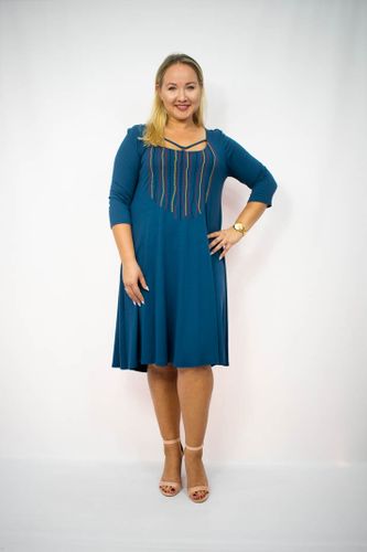 Sukienka Blue Shadow niebieska z haftem PLUS SIZE na Arena.pl
